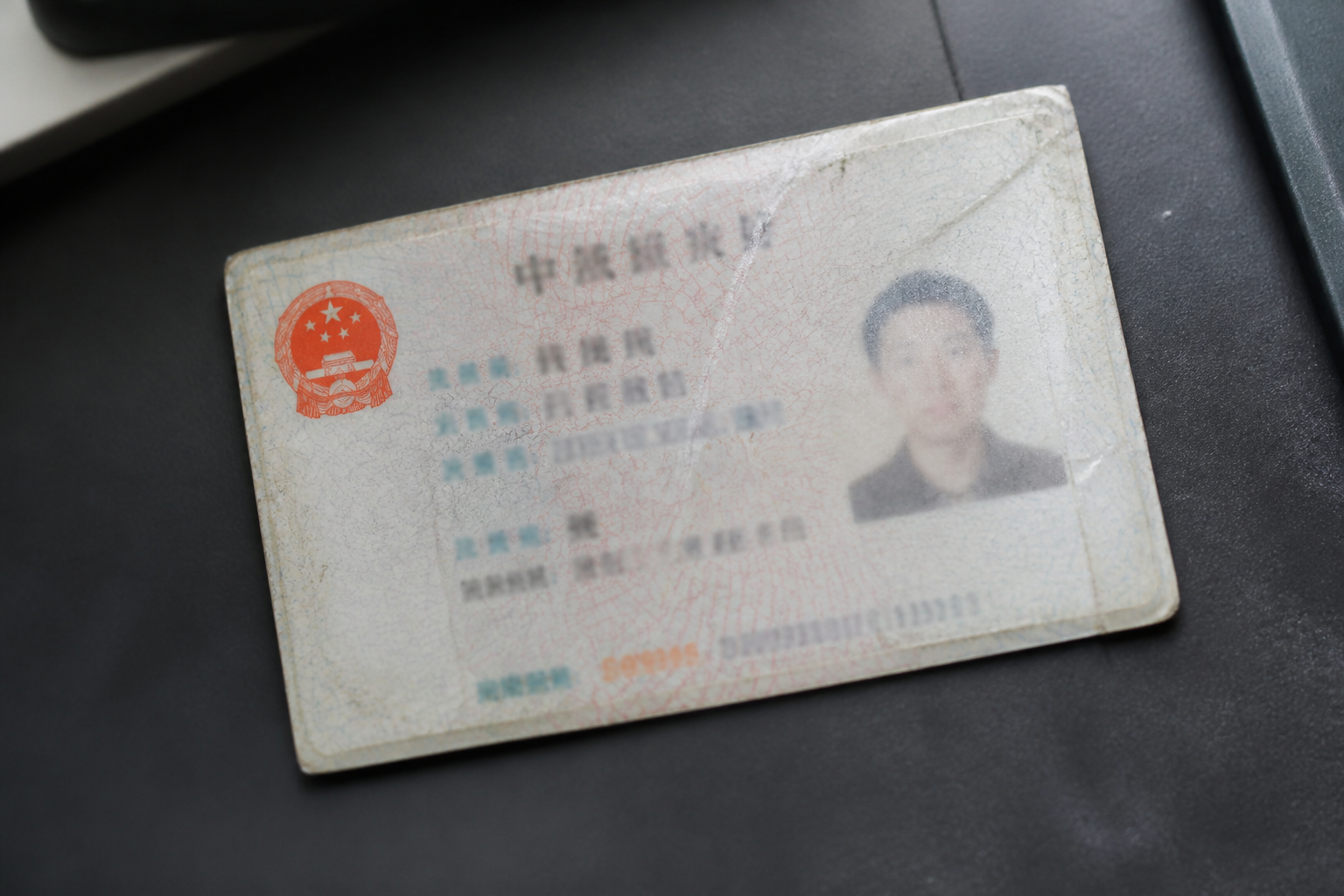 检查前才在抽屉里翻到过期证照